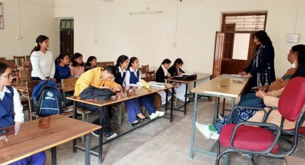 निबंध व पोस्टर प्रतियोगिता का हुआ आयोजन