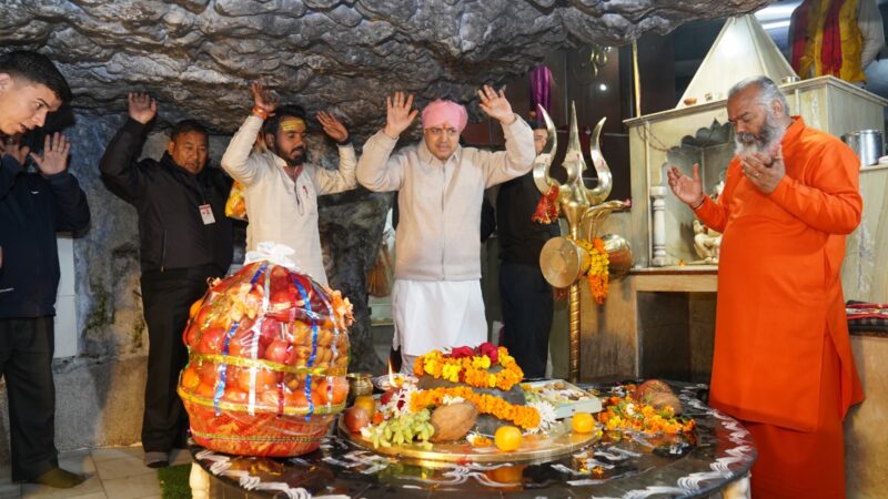 श्रीमहंत देवेन्द्र दास जी महाराज ने टपकेश्वर महादेव में टेका मत्था, मंदिर समिति ने वैदिक परंपरा के अनुसार किया श्री महाराज जी का स्वागत