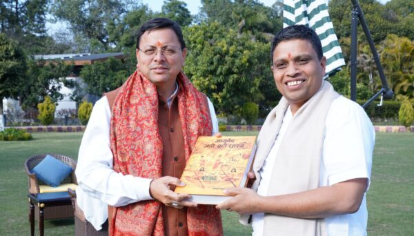 मुख्यमंत्री पुष्कर सिंह धामी से आचार्य बालकृष्ण ने की शिष्टाचार भेंट