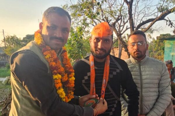 लालपानी सनेह के सैकड़ो कांग्रेसी कार्यकर्ताओं ने ग्रहण की भाजपा की सदस्यता