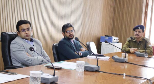 रूद्रनाथ यात्रा व्यवस्थाओं को लेकर डीएम हिमांशु खुराना ने ली बैठक, यात्रा से पूर्व सभी व्यवस्थाओं को बहाल करने के दिए निर्देश