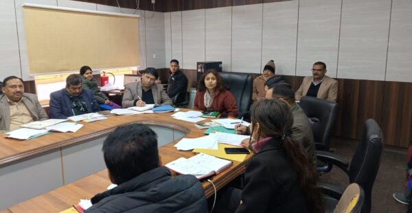 आंगनबाड़ी एवं आशाओं के माध्यम से किये जाए मतदाता जागरूकता कार्यक्रम संचालित – सीडीओ झरना कमठान