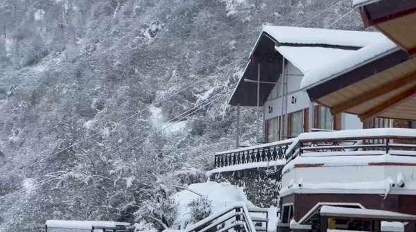 उत्तरकाशी में बर्फबारी से ये सड़कें बंद, विद्युत आपूर्ति ठप; एडवाइजरी जारी