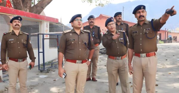 एसपी सर्वेश पंवार ने पुलिस कार्यालय, रिजर्व पुलिस लाईन एवं थाना गोपेश्वर का किया औचक निरीक्षण