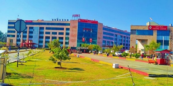 होली में हानिकारक रंगों से रहें सावधान, रंग व गुलाल खेलते वक्त बरतें सावधानियां, एम्स ऋषिकेश ने जारी की एडवाईजरी