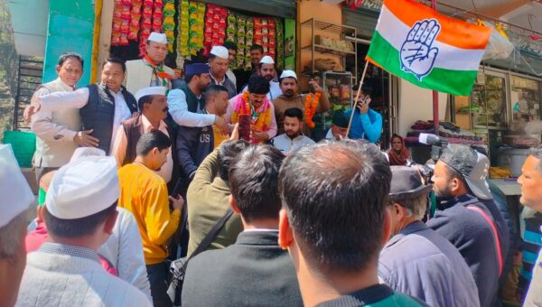 कांग्रेस के लोकसभा प्रत्याशी गणेश गोदियाल ने पिंडर घाटी में किया रोड शो, मांगा जनता से आशीर्वाद