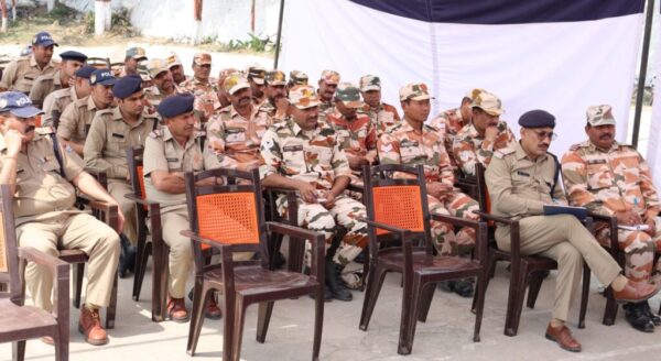चमोली : पैरामिलट्री व पीएसी के जवानों को दिया स्ट्रांग रुम में ईवीएम सुरक्षा का प्रशिक्षण
