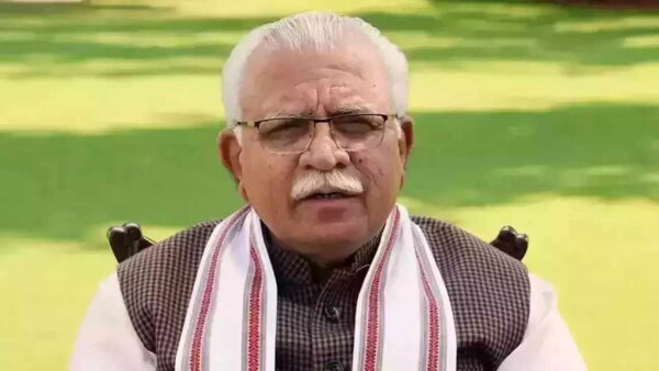 हरियाणा के मुख्यमंत्री मनोहर लाल खट्टर ने मंत्रियों के साथ दिया इस्तीफा