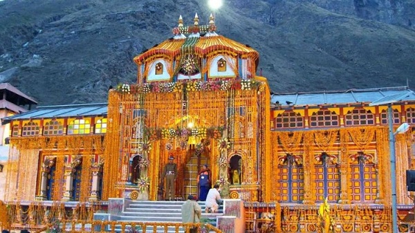 श्री बदरीनाथ-केदारनाथ मंदिर समिति का बड़ा आदेश, कार्मिक अब VIP और VVIP के साथ नही खिंचवा सकेंगे फोटो, उल्लंघन करने पर होगी अनुशासनात्मक कार्यवाही