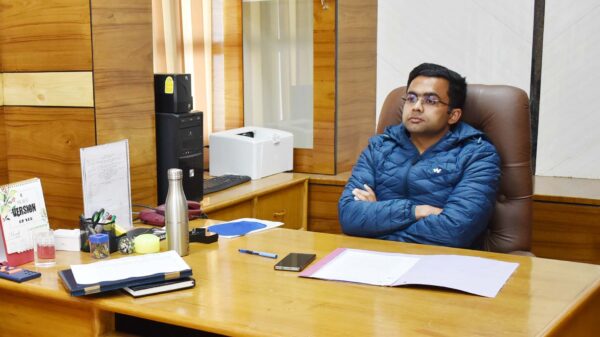 लोकसभा चुनाव तैयारियों को लेकर जिला निर्वाचन अधिकारी ने ली बैठक; निर्वाचन व्यवस्थाओं को पूरी लगन, निष्ठा एवं समयबद्धता के साथ पूर्ण करने के दिए निर्देश