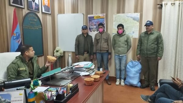 उत्तरकाशी : धरासू पुलिस ने 246 नग प्रतिबंधित कांजल की लकड़ी के साथ 02 तस्कर किये गिरफ्तार