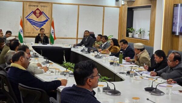 उत्तराखंड में आयुर्वेद को बढ़ावा देने के लिए बैठक आयोजित, देश भर के प्रतिष्ठित विषय विशेषज्ञों ने दिए महत्वपूर्ण सुझाव