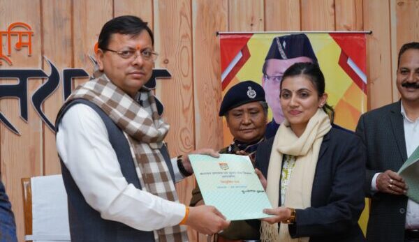 मुख्यमंत्री पुष्कर सिंह धामी ने 27 डिप्टी जेलरों  तथा 285 बंदी रक्षकों को वितरित किए नियुक्ति-पत्र