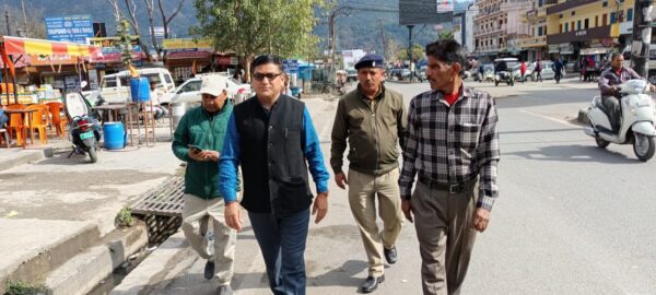 नगर आयुक्त शैलेन्द्र सिंह नेगी ने आईएसबीटी तथा ट्रांजिट कैंप में पार्किंग व्यवस्था का किया निरीक्षण, दिए निर्देश