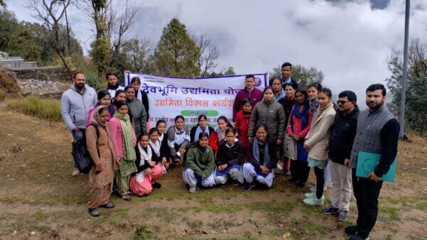 भक्त दर्शन राजकीय स्नातकोत्तर महाविद्यालय में आयोजित उद्यमिता विकास कार्यक्रम के 06वें दिन प्रतिभागियों ने क्षेत्र भ्रमण कर सीखे उद्यमता के गुर