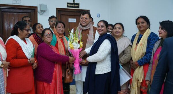 मुख्यमंत्री पुष्कर सिंह धामी से उत्तराखंड आशा, आंगनबाड़ी एवं भोजन माता यूनियन के पदाधिकारियों ने की मुलाकात
