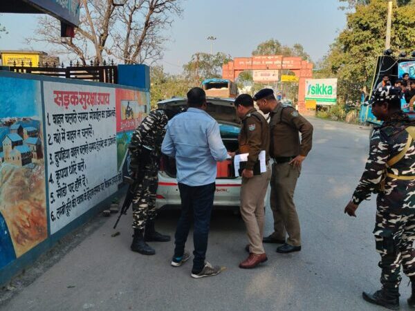 पुलिस ने लोकसभा चुनाव के दृष्टिगत अर्द्धसैनिक बलों के साथ चलाया संयुक्त चैकिंग अभियान