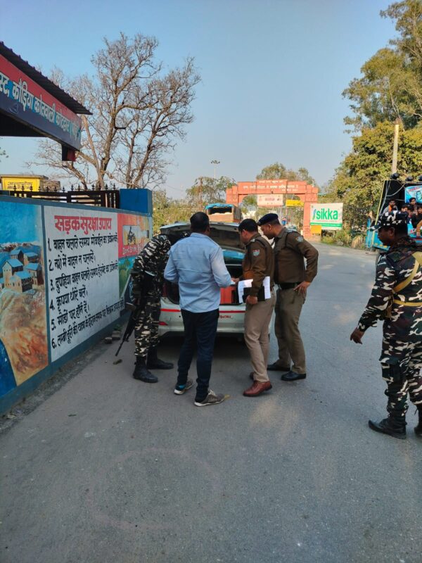 पुलिस ने लोकसभा चुनाव के दृष्टिगत अर्द्धसैनिक बलों के साथ चलाया संयुक्त चैकिंग अभियान