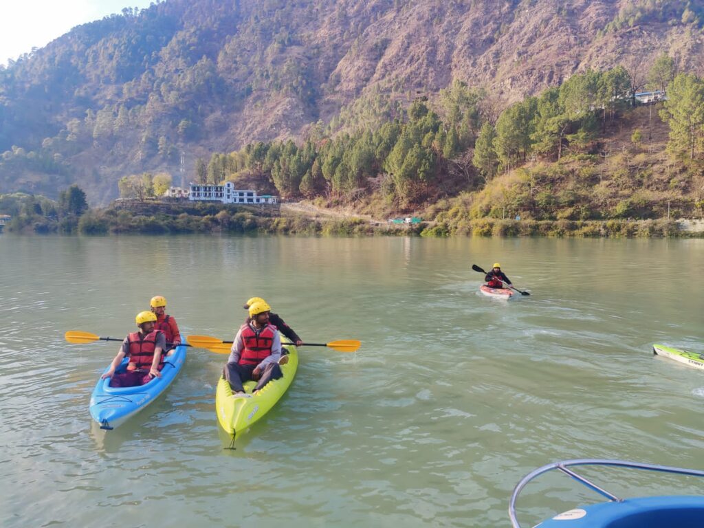 उत्तरकाशी : डीएम डॉ. मेहरबान सिंह बिष्ट के मार्गदर्शन में पहली बार मनेरी व joshiyara झील में पांच दिवसीय क्याकिंग प्रशिक्षण शिविर का हुआ शुभारंभ