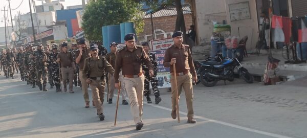सीओ विवेक कुमार के नेतृत्व में आगामी लोकसभा चुनाव को लेकर SSB एवं झबरेडा पुलिस ने किया फ्लैग मार्च