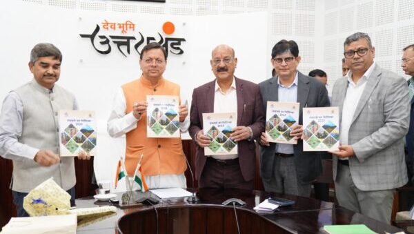 मुख्यमंत्री पुष्कर सिंह धामी ने पंचायती वन निर्देशिका का किया विमोचन