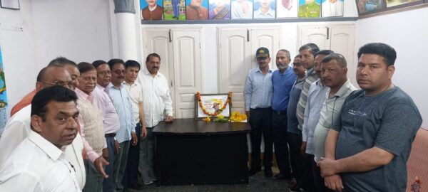 सीडीएस बिपिन रावत की जयंती पर कांग्रेसी कार्यकर्ताओं ने किया याद