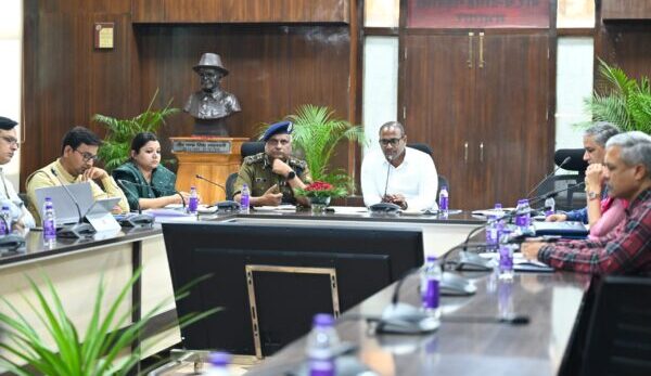 मुख्य निर्वाचन अधिकारी डॉ. बी.वी.आर.सी. पुरुषोत्तम ने की मान्यता प्राप्त राजनैतिक दलों के प्रतिनिधियों के साथ बैठक