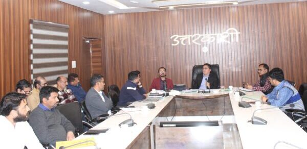 डीएम डॉ. मेहरबान सिंह बिष्ट ने लोकसभा निर्वाचन 2024 की घोषणा के उपरांत शांति पूर्वक चुनाव को लेकर दिए आवश्यक दिशा निर्देश, सार्वजनिक संपत्तियों से प्रचार सामग्री हटाने की कार्रवाई शुरू