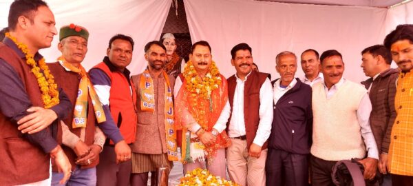 भाजपा में शामिल होने के बाद उत्तरकाशी पहुंचे पूर्व विधायक विजयपाल सिंह सजवाण का हुआ भव्य स्वागत