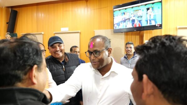 सचिवालय मीडिया सेंटर में पत्रकार होली मिलन समारोह का आयोजन; मुख्य निर्वाचन अधिकारी डॉ. बी.वी.आर.सी पुरूषोत्तम ने की राज्य में मतदान प्रतिशत बढ़ाने के लिए प्रिन्ट, इलेक्ट्रॉनिक और सोशल मीडिया माध्यमों से लोगों को जागरूक करने की अपील