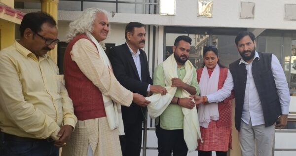 उत्तराखंड में क्षेत्रीय दलों ने बनाया अलग गठबंधन, टिहरी लोकसभा सीट पर बाॅबी पंवार को दिया समर्थन 