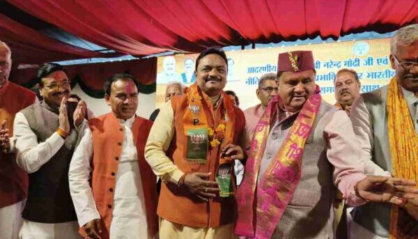बसपा छोड़ भाजपा के हुए सुबोध राकेश, समर्थकों के साथ थामा भाजपा का दामन