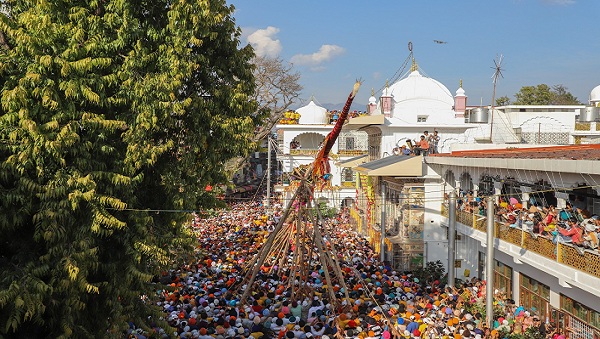 आस्था के महाकुंभ का साक्षी बनने को उमड़ा भारी जन सैलाब, श्री गुरु राम राय जी महाराज व श्रीमहंत देवेन्द्र दास जी महाराज के जयकारों से गूंजी द्रोणनगरी, श्री दरबार साहिब में शाम 04 बजकर 25 मिनट पर हुआ श्री झण्डे जी का आरोहण