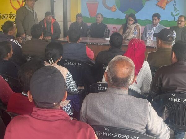 डीएम सोनिका के निर्देश पर प्रशासन की टीम ने ग्राम पंचायत मिसरास पट्टी के निवासियों से की वार्ता, क्षेत्रवासियों की समस्या एवं मागों को सुनकर लोकसभा चुनाव में शत प्रतिशत् मतदान करने के लिए किया प्रेरित