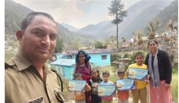 ऑपरेशन मुक्ति अभियान के अंतर्गत उत्तरकाशी पुलिस ने ग्रामीणो व बच्चों को किया जागरूक