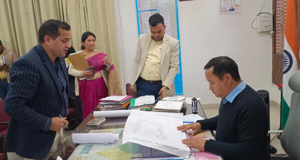 डीएम धीराज सिंह गर्ब्याल ने मंसा देवी पर्वत श्रंखला में लैण्डस्लाइड रोकने को लेकर ली अधिकारियों की बैठक, दिए यह निर्देश