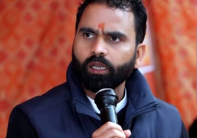 जिला पंचायत अध्यक्ष दीपक बिजल्वाण की ऊर्जा निगम को चेतावनी, गरीबों के कनेक्शन काटे तो करेंगे तालाबंदी
