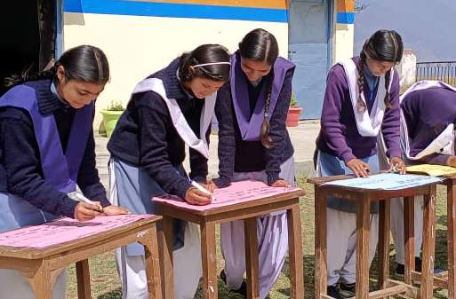 चमोली में कम मतदान वाले क्षेत्रों में स्वीप टीम ने चलाया जागरूकता अभियान