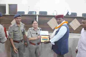 पुलिस कर्मियों की सेवानिवृति पर पुलिस लाइन में किया गया विदाई समारोह का आयोजन, पुलिस अधीक्षक विकासनगर ने सेवानिवृत्त होने वाले पुलिसकर्मियों को शाल एंव स्मृति चिह्म देकर दी भावभीनी विदाई