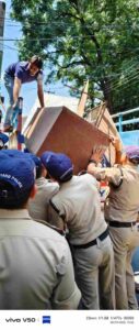 मुख्य बाजारों में अवैध अतिक्रमण के विरूद्ध चला दून पुलिस का डंडा, 60 से अधिक दुकानदारों के विरूद्ध की गई कार्यवाही