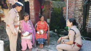 विश्व वरिष्ठ नागरिक दिवस पर दून पुलिस पहुंची सीनियर सिटीजन के द्वार, अकेले निवास कर रहे सीनियर सिटीजनों से मुलाकात कर ली गई उनकी कुशल क्षेम, बुजुर्गाें ने दिया दून पुलिस को आशिर्वाद