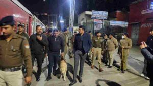 दिल्ली में कार में विस्फोट की घटना के बाद हाई अलर्ट पर दून पुलिस, डीजीपी के निर्दशों पर सम्पूर्ण जनपद में चलाया जा रहा सघन चेकिंग अभियान, एसएसपी देहरादून द्वारा स्वयं क्षेत्र में मौजूद रहकर पुलिस चेकिंग का लिए जा रहा जायजा