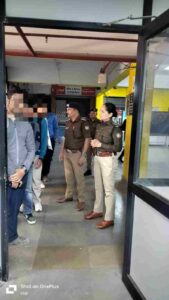 एसएसपी देहरादून के निर्देशों पर ड्रग्स फ्री कैम्पस अभियान के तहत दून पुलिस की बड़ी कार्यवाही, निजी शिक्षण संस्थान में बिना पूर्व सूचना के औचक निरीक्षण हेतु पहुची पुलिस-प्रशासन व डाक्टरों की सयुक्त टीम, रेन्डमली 100 छात्र-छात्राओं का ड्रग्स किट से किया गया यूरिन टेस्ट