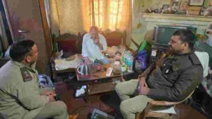 दून पुलिस पहुंची सीनियर सिटीजन के द्वार, अकेले निवास कर रहे सीनियर सिटीजनों से मुलाकात कर ली गई उनकी कुशल क्षेम