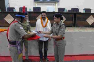 माह अप्रैल में सेवानिवृत्त होने वाले पुलिस कर्मियों के लिये किया गया विदाई समारोह का आयोजन, पुलिस अधीक्षक ऋषिकेश द्वारा सेवानिवृत्त होने वाले पुलिसकर्मियों को दी गई भाव-भीनी विदाई