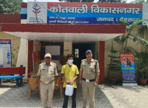 नशा तस्करों पर दून पुलिस की ताबड़तोड़ कार्यवाही, अवैध मादक पदार्थों/शराब के साथ 7 नशा तस्करों को अलग-अलग थाना क्षेत्रों से पुलिस ने किया गिरफ्तार