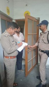 अलग अलग थाना क्षेत्रों में पुलिस टीमों ने किया बाहरी व्यक्तियों का सत्यापन,1000 से अधिक बाहरी व्यक्तियों के किये सत्यापन, 28 संदिग्ध व्यक्तियों का 81 पुलिस एक्ट में किया चालान