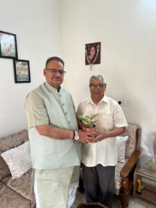 गुरु पूर्णिमा पर कैबिनेट मंत्री गणेश जोशी ने अपनी माता, गुरुजनों एवं संतों का लिया आशीर्वाद, कहा– मां ही जीवन की प्रथम गुरु