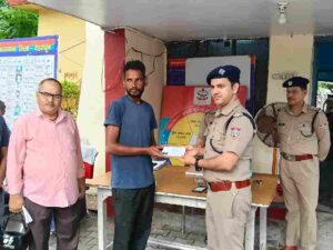 सीईआईआर पोर्टल के माध्यम से विकासनगर तथा कालसी पुलिस ने गुम हुए 2 लाख रू0 से अधिक कीमत के मोबाइल फोन को बरामद कर किया मोबाईल स्वामियों के सुपुर्द