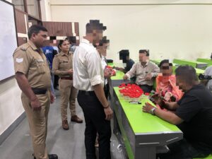 एसएसपी देहरादून के निर्देशों पर “ड्रग्स फ्री कैम्पस” अभियान के तहत दून पुलिस की बड़ी कार्यवाही, क्लेमेंटाउन क्षेत्र में निजी शिक्षण संस्थान से बिना पूर्व सूचना के औचक निरीक्षण हेतु पहुँची ANTF व डाक्टरों की सयुक्त टीमें, 100 छात्र-छात्राओं का रेंडमली ड्रग्स किट से किया गया यूरिन टेस्ट